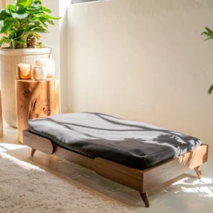 Puinen design sänky patjalla